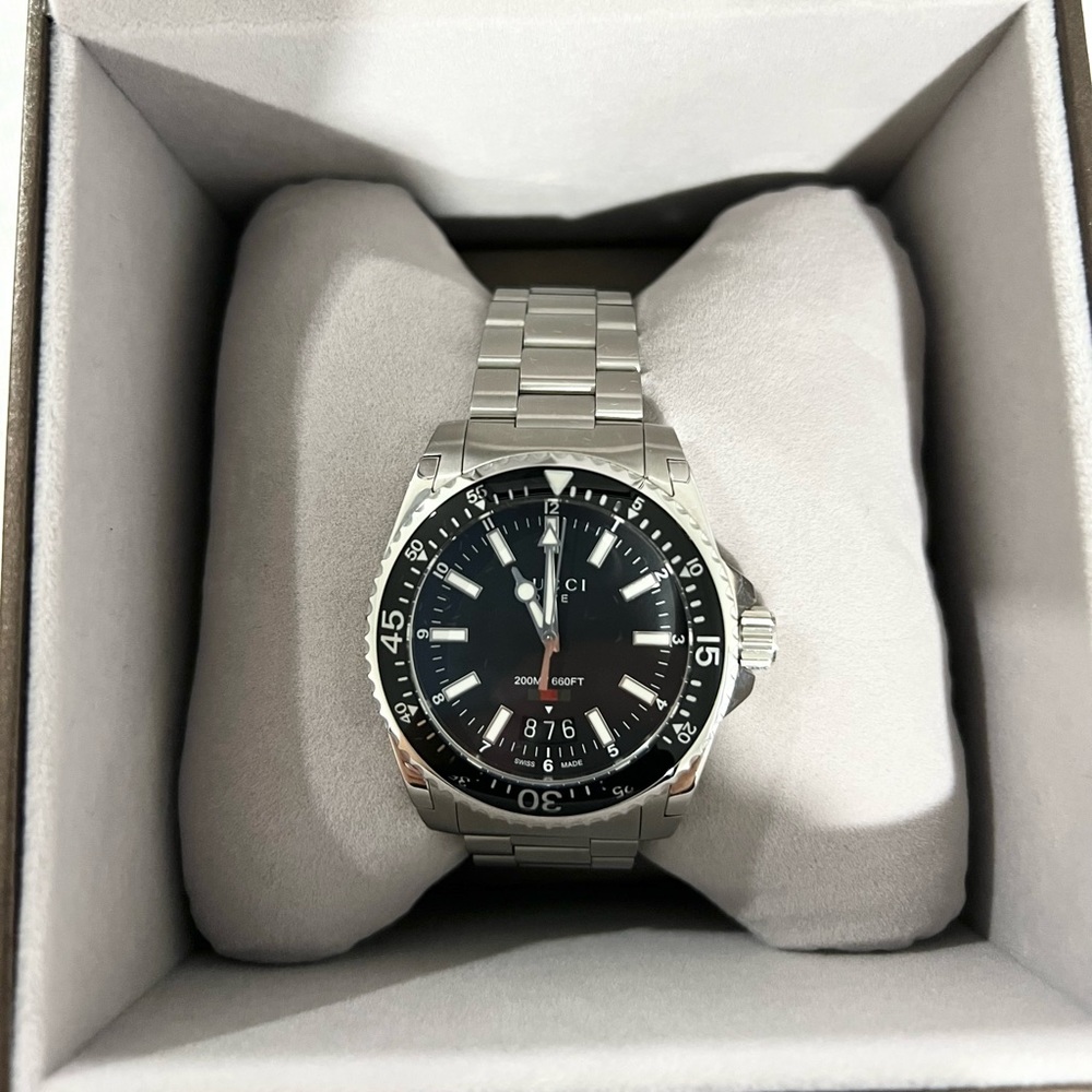 Gucci Unisex Swiss Diver Stainless Steel Bracelet Watch 40mm
